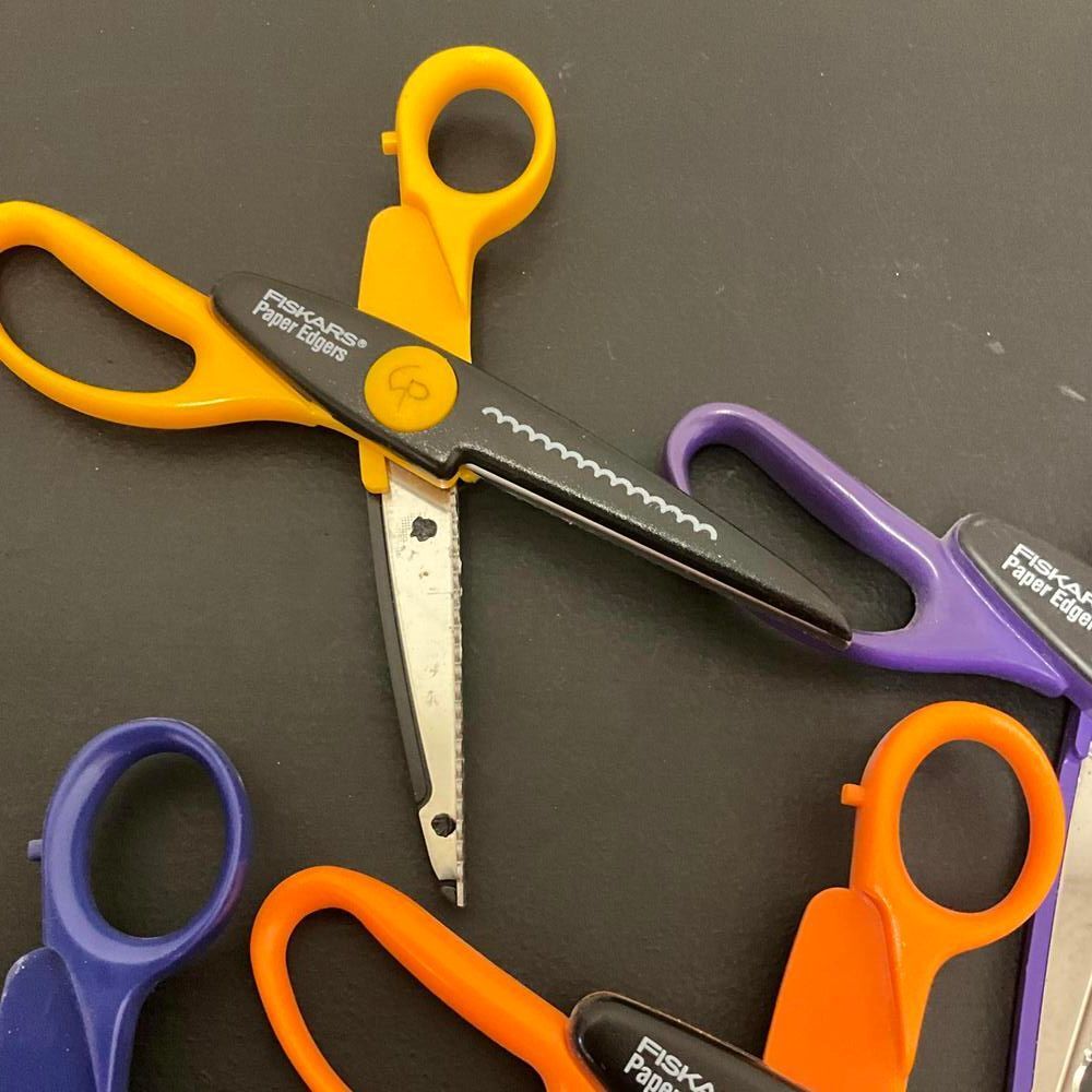 VTG Fiskars Paper Shapers Edgers Scissor Decorative Paper Lot of 4 Multicolored - Picture 9 of 9